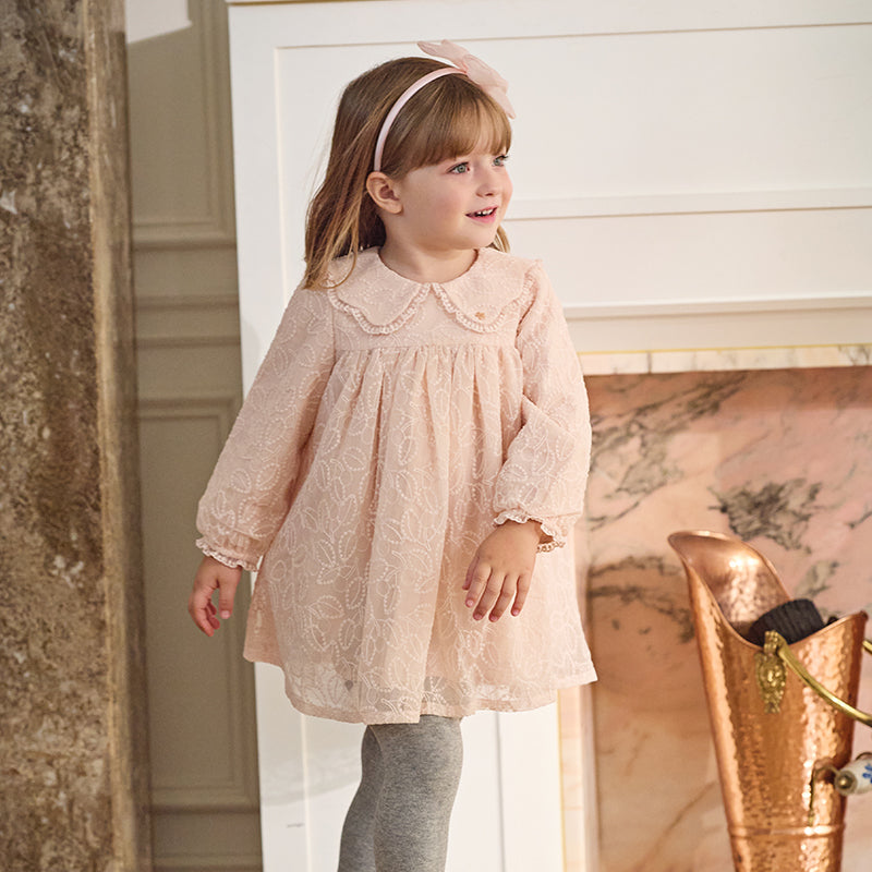 فستان بنات طويل الأكمام من التول باللون الوردي الفاتح بأسلوب أنيق