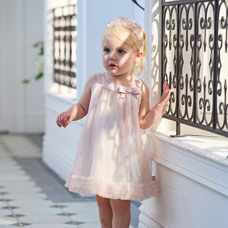 فستان صيفي للبنات الصغيرات من التول الوردي مزين بنجوم من الترتر