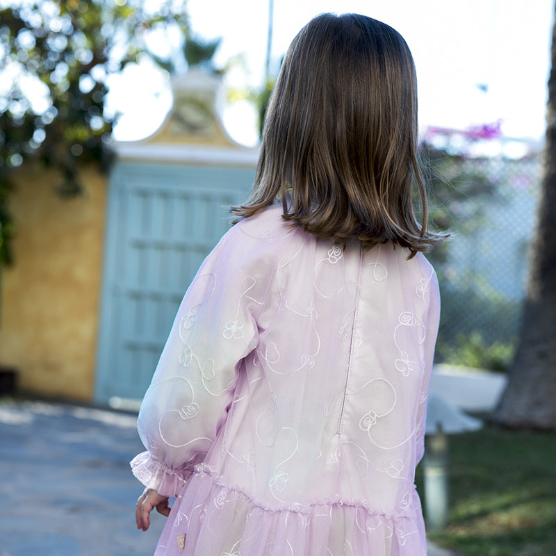 فستان بنات طويل الأكمام من التول باللون البنفسجي مع تطريز دقيق، أسلوب غير رسمي