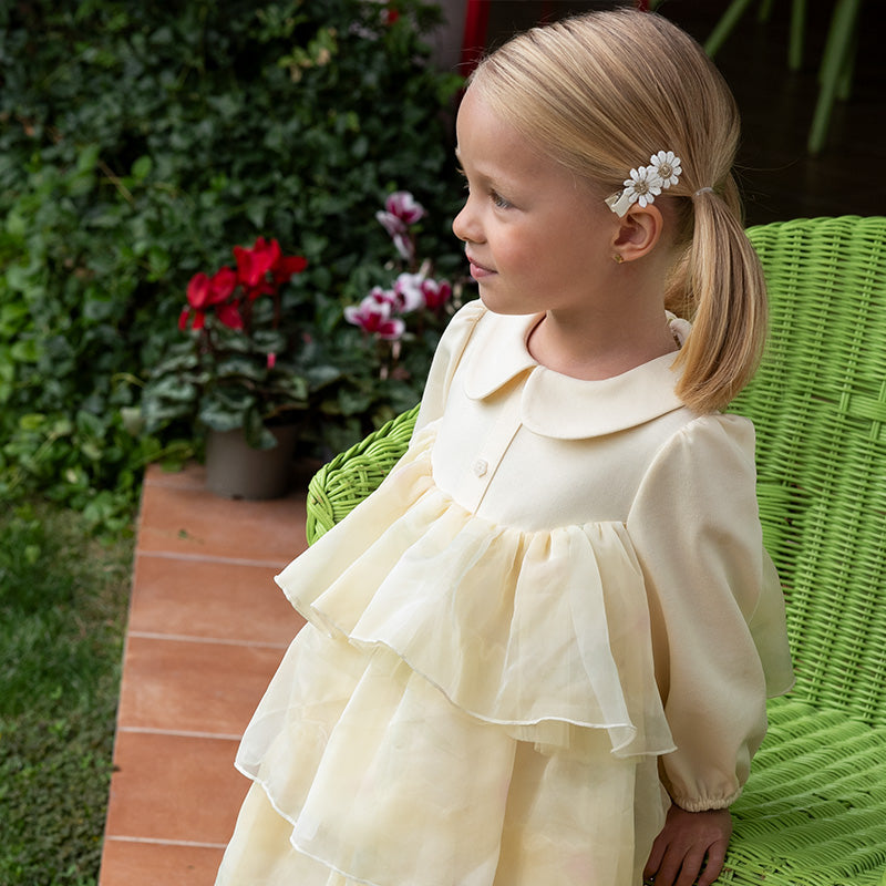 فستان بنات طويل الأكمام من التول باللون الأصفر مع تنورة متعددة الطبقات بأسلوب لطيف