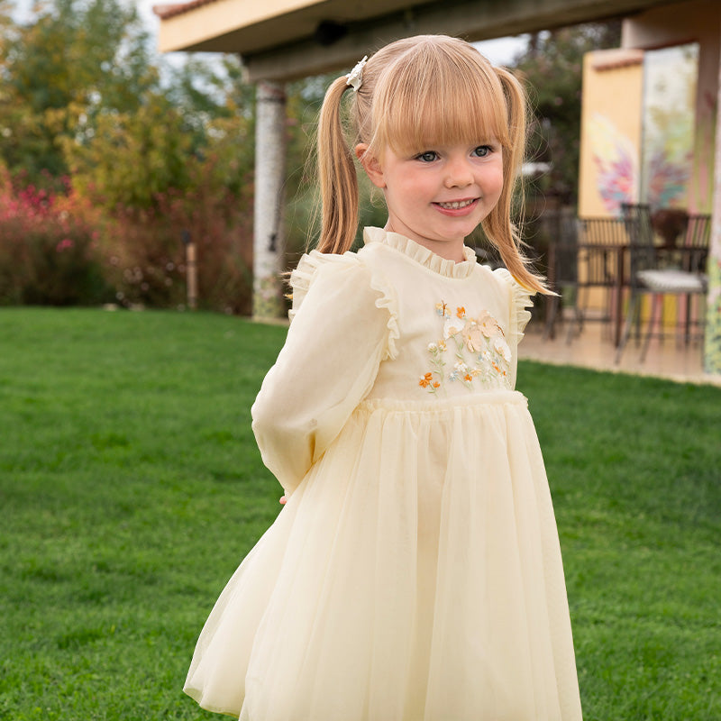 فستان بنات بأكمام طويلة من التول أصفر فاتح/وردي فاتح مزين بتطريز زهور ثلاثية الأبعاد تصميم أميري