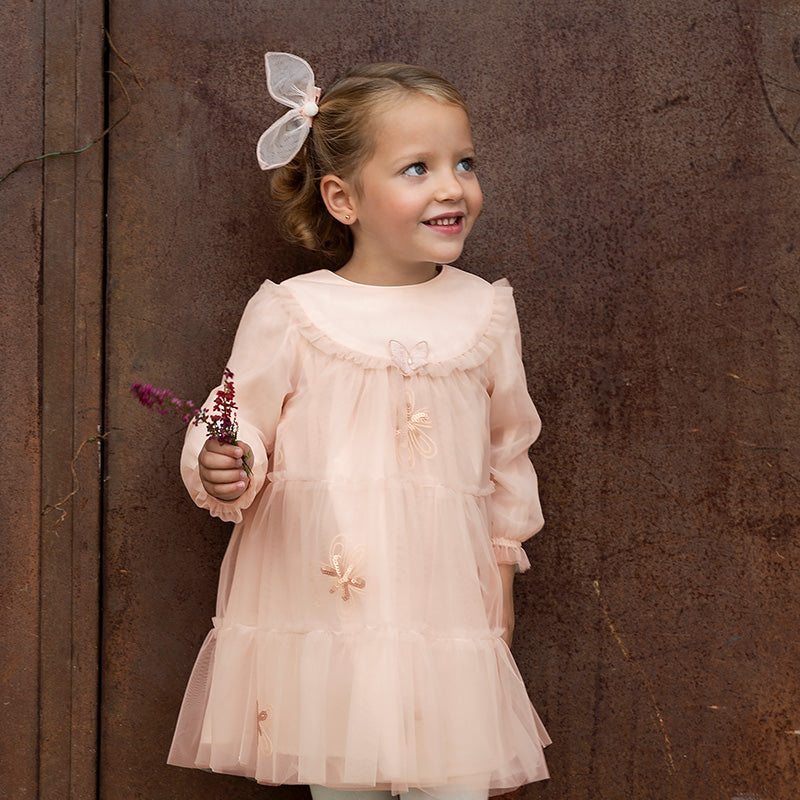 فستان بنات بأكمام طويلة من التول وردي خوخي تصميم أميري مزين بفراشات ثلاثية الأبعاد