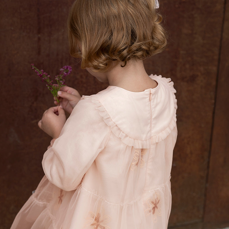 فستان بنات بأكمام طويلة من التول وردي خوخي تصميم أميري مزين بفراشات ثلاثية الأبعاد