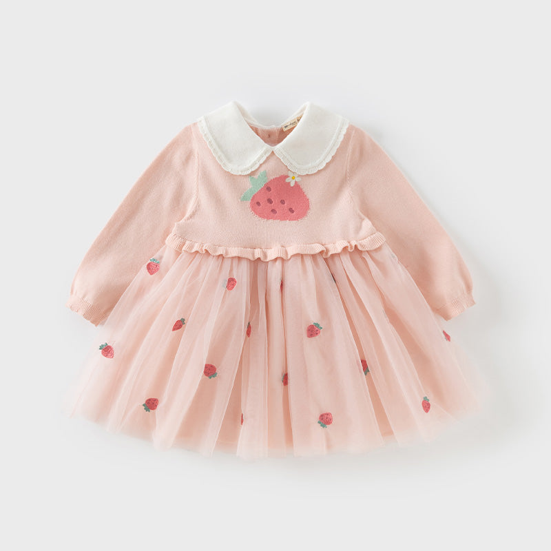 فستان للبنات الصغيرات بأكمام طويلة من التول الوردي مع عناصر محبوكة وزخرفة الفراولة