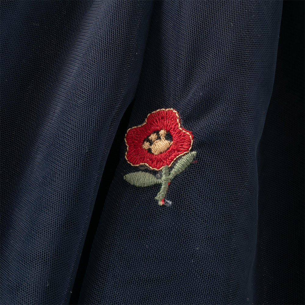 فستان بنات طويل الأكمام باللون الأحمر من قماش محبوك مع تنورة تول بأسلوب أميرة مزينة بتطريز زهور