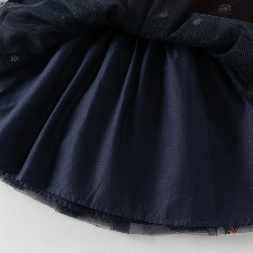 فستان بنات طويل الأكمام باللون الأحمر من قماش محبوك مع تنورة تول بأسلوب أميرة مزينة بتطريز زهور