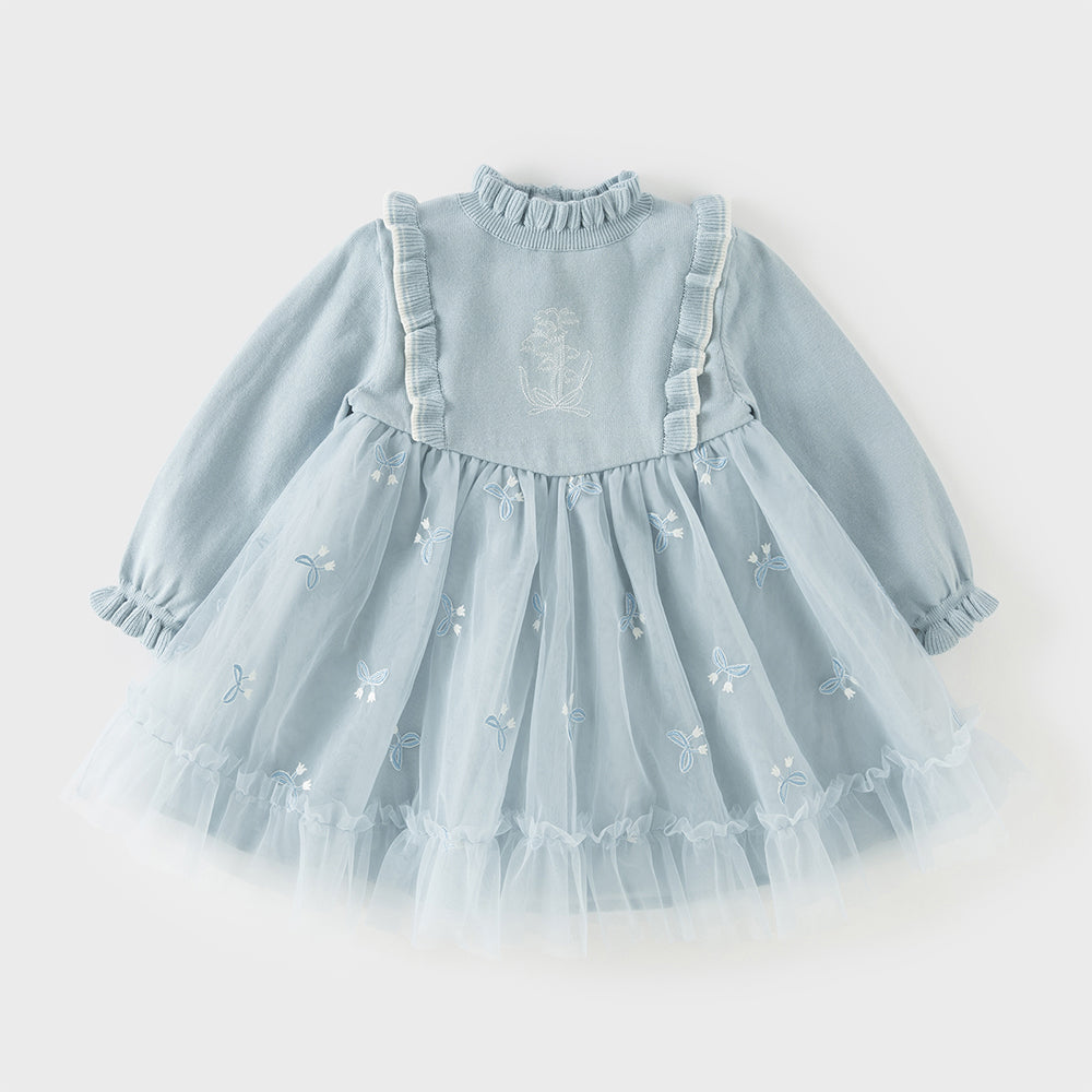 فستان بناتي طويل الأكمام بلون أزرق فاتح من قماش محبوك، بتنورة تول بأسلوب أميرة مزينة بزنبق الوادي