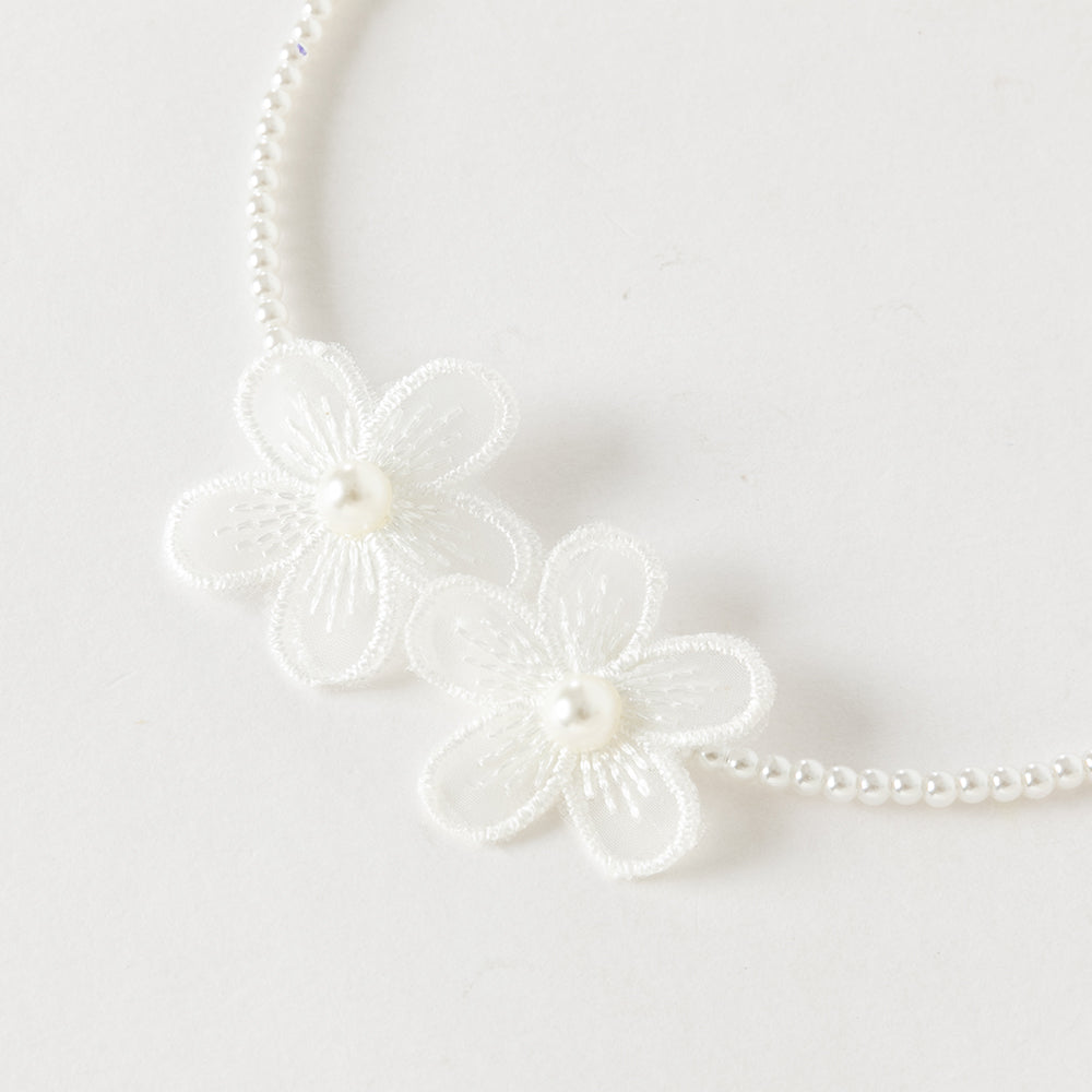 تاج شعر فتيات بيضاء مع ورود لؤلؤية - إكسسوار شعر مزخرف بالدانتيل والخرز