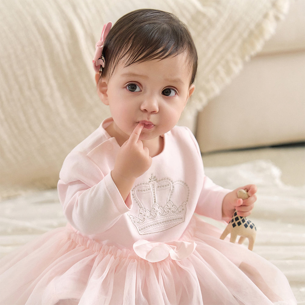 رومبر أميرة للرضيعات باللون الوردي الفاتح – بدلة قطنية مع تنورة تول وتطريز تاج