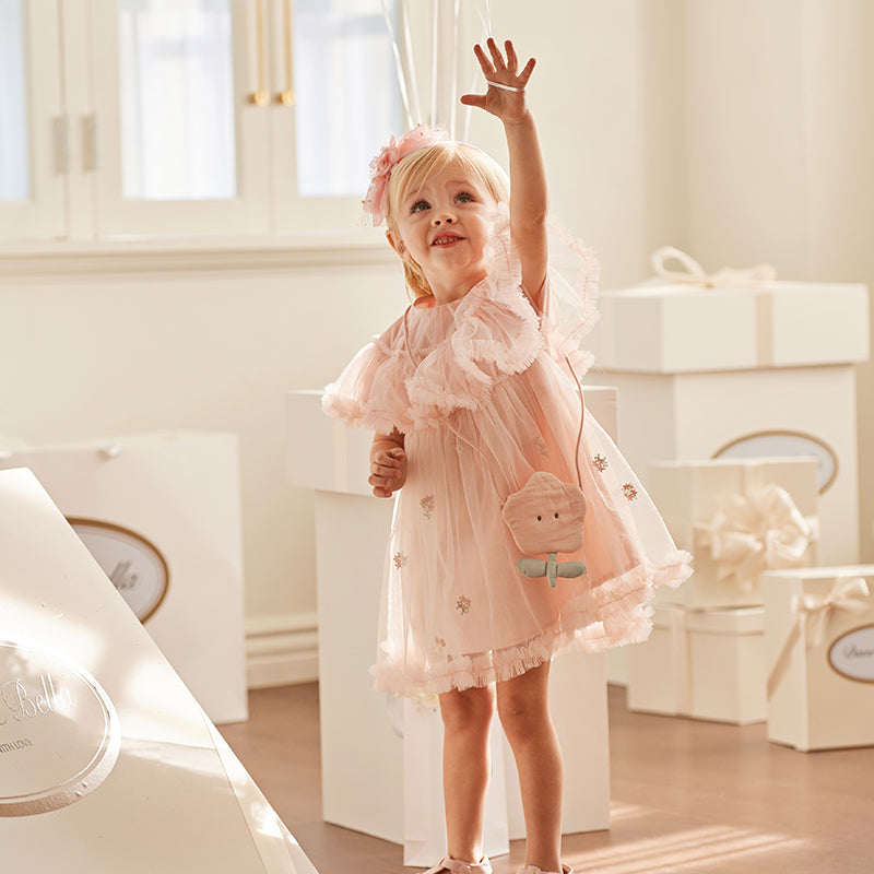 فستان صيفي للبنات الصغيرات من التول باللون الوردي الفاتح بتصميم لطيف (يشمل حقيبة كروس)