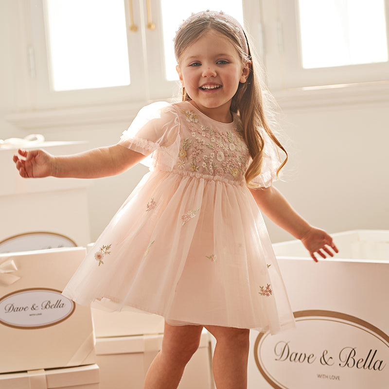 فستان صيفي للبنات الصغيرات من التول الأبيض/الوردي مزين بتطريز زهور بتصميم أميري