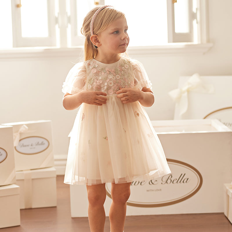 فستان صيفي للبنات الصغيرات من التول الأبيض/الوردي مزين بتطريز زهور بتصميم أميري