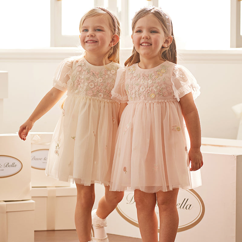 فستان صيفي للبنات الصغيرات من التول الأبيض/الوردي مزين بتطريز زهور بتصميم أميري