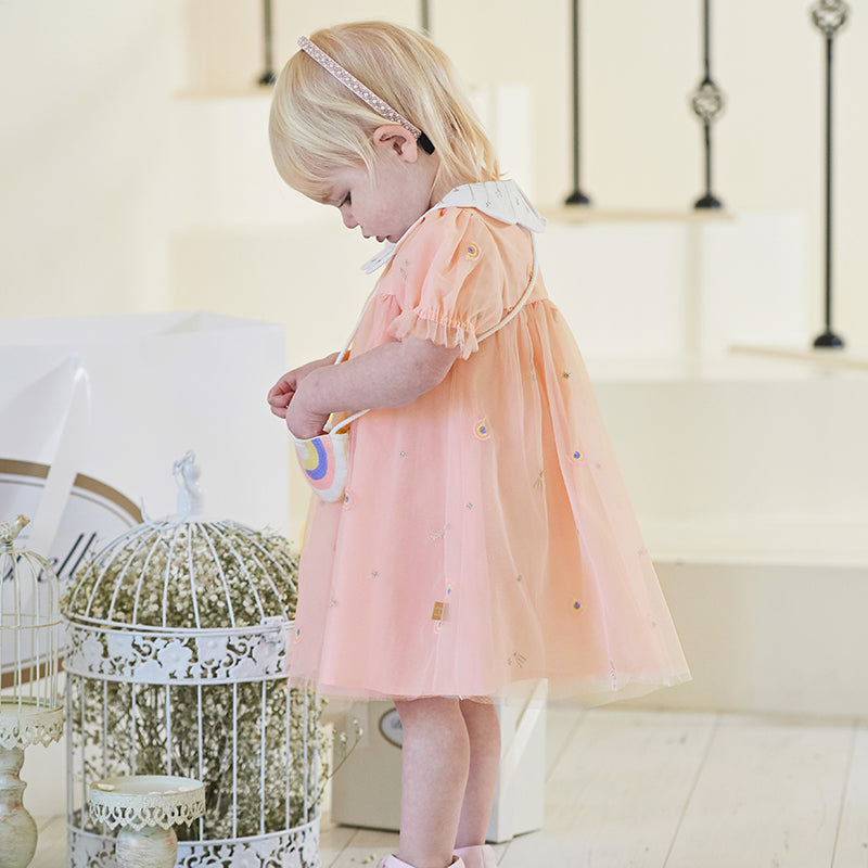 فستان صيفي للبنات الصغيرات من التول الوردي مع تطريز طفولي (يشمل حقيبة كروس)