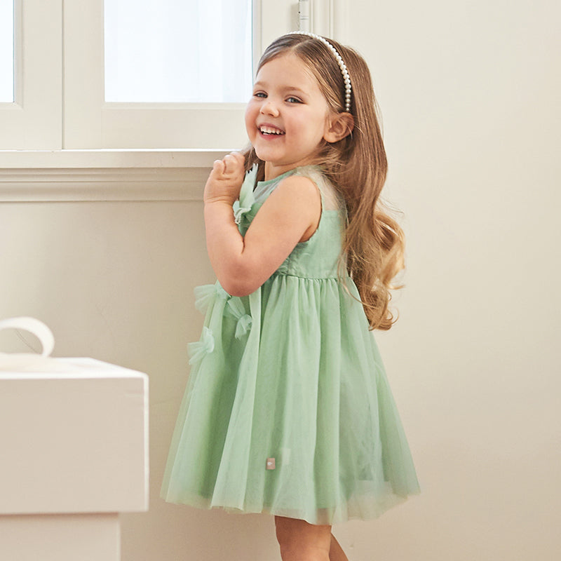 فستان صيفي للبنات الصغيرات من التول الأخضر بدون أكمام بتصميم مناسب للحفلات