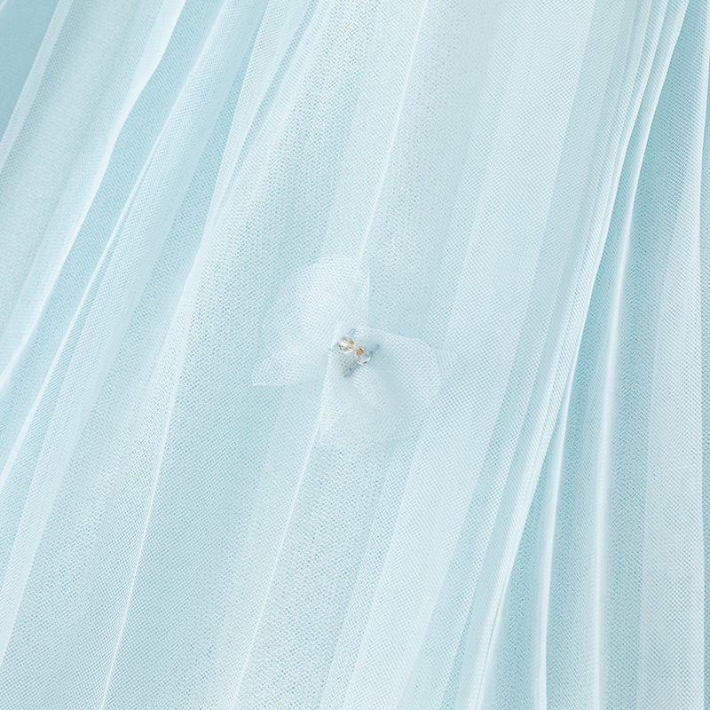 فستان بنات صيفي من التول باللون الأزرق الفاتح مع ياقة دانتيل أنيقة