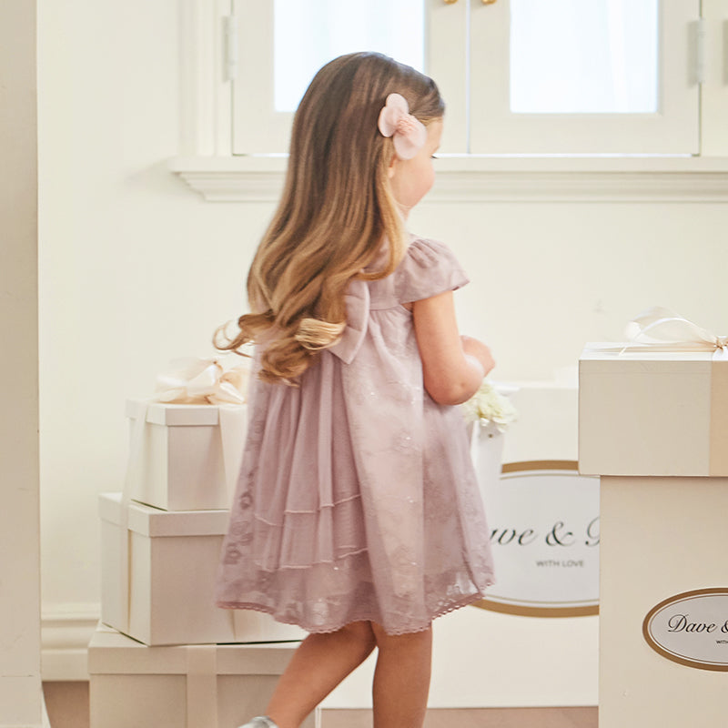 فستان صيفي للبنات الصغيرات من التول باللون الوردي مع تطريز زهور فاخر