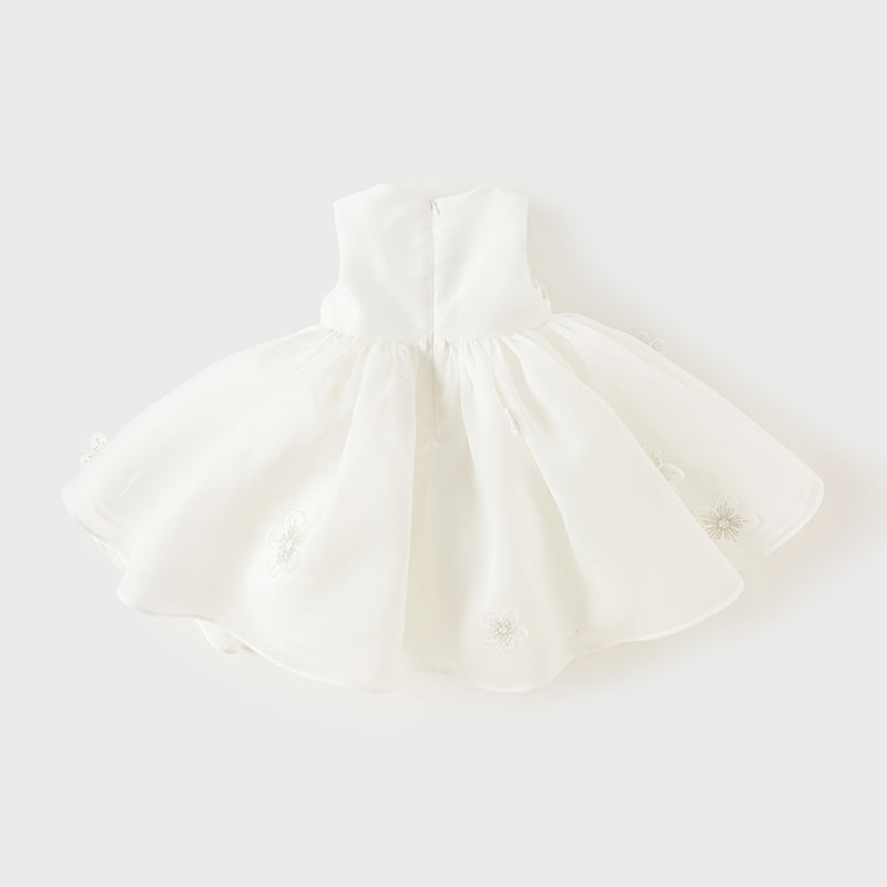 فستان صيفي فاخر للبنات الصغيرات من التول الأبيض بدون أكمام
