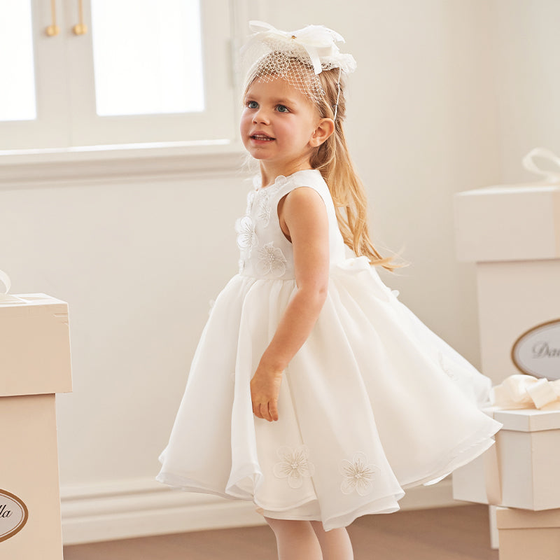 فستان صيفي فاخر للبنات الصغيرات من التول الأبيض بدون أكمام