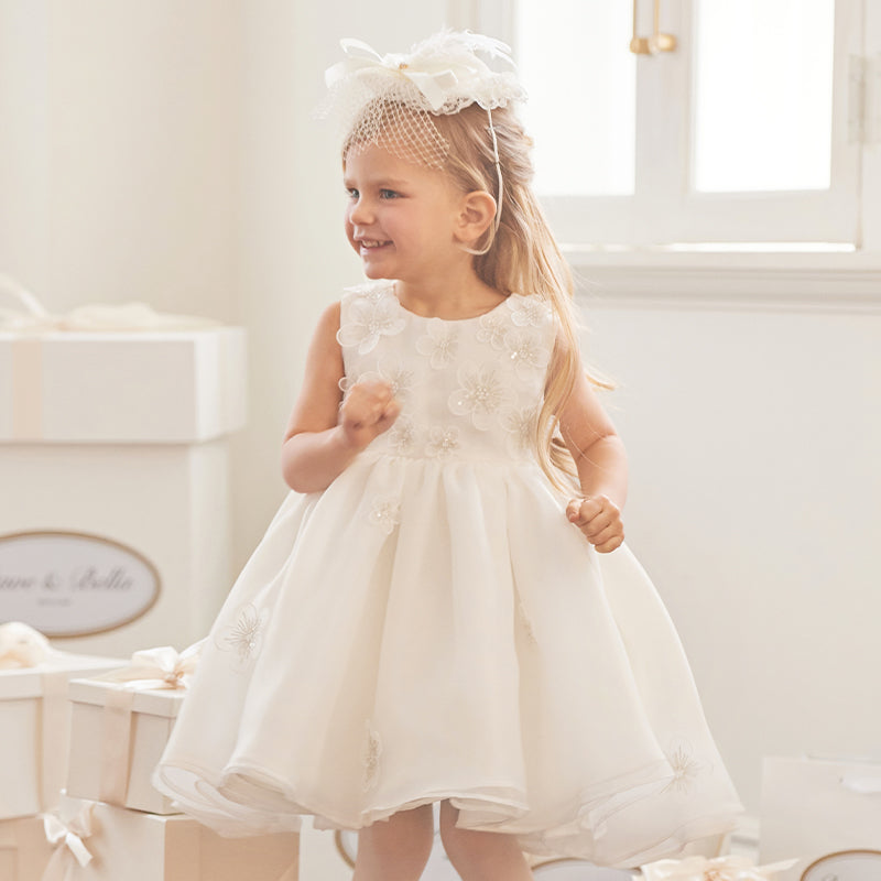فستان صيفي فاخر للبنات الصغيرات من التول الأبيض بدون أكمام