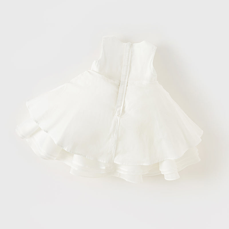 فستان صيفي فاخر للبنات الصغيرات من التول الأبيض بدون أكمام