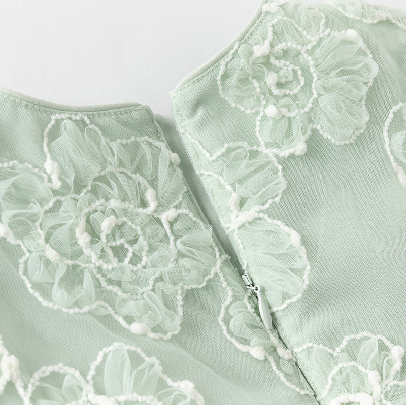 فستان صيفي للبنات الصغيرات من التول باللون الأخضر مزين بتطريز دانتيل زهور