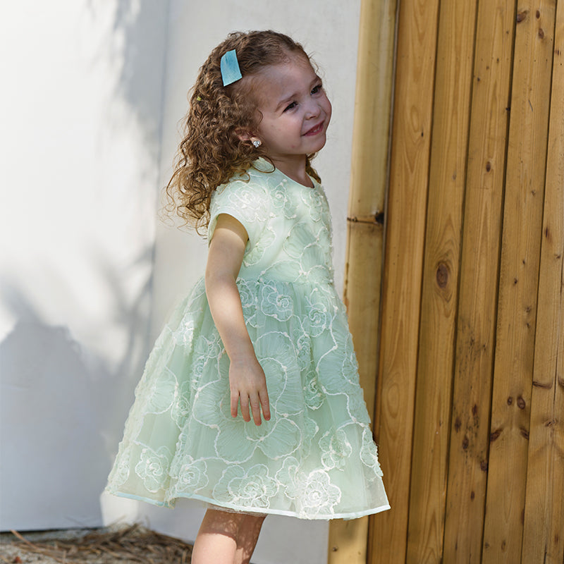 فستان صيفي للبنات الصغيرات من التول باللون الأخضر مزين بتطريز دانتيل زهور