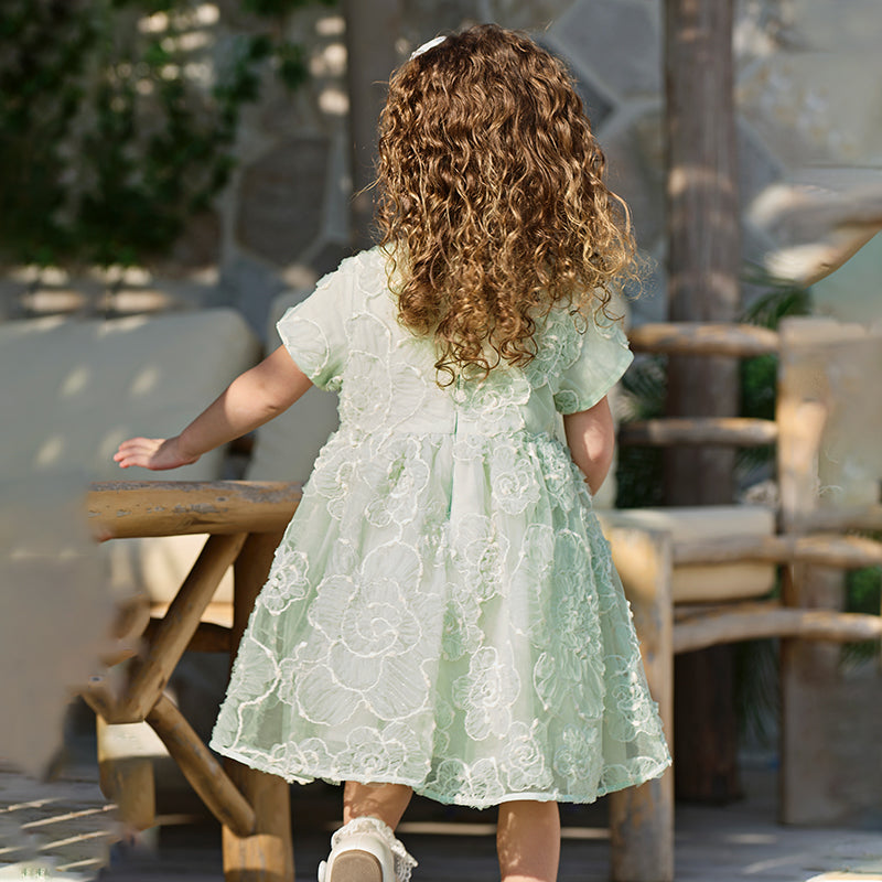 فستان صيفي للبنات الصغيرات من التول باللون الأخضر مزين بتطريز دانتيل زهور