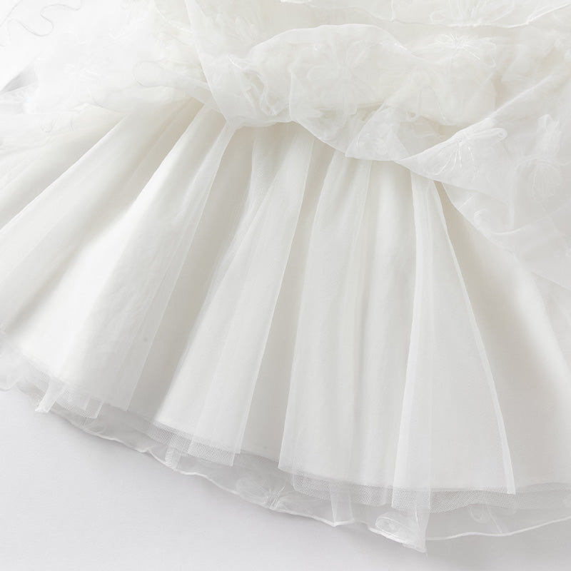 فستان بنات صيفي من التول باللون الأبيض مزين بتطريز زهور ثلاثية الأبعاد مع لمسات من الترتر بأسلوب أميرة