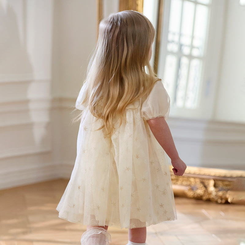 فستان صيفي للبنات الصغيرات من التول بأكمام فقاعة باللون البيج