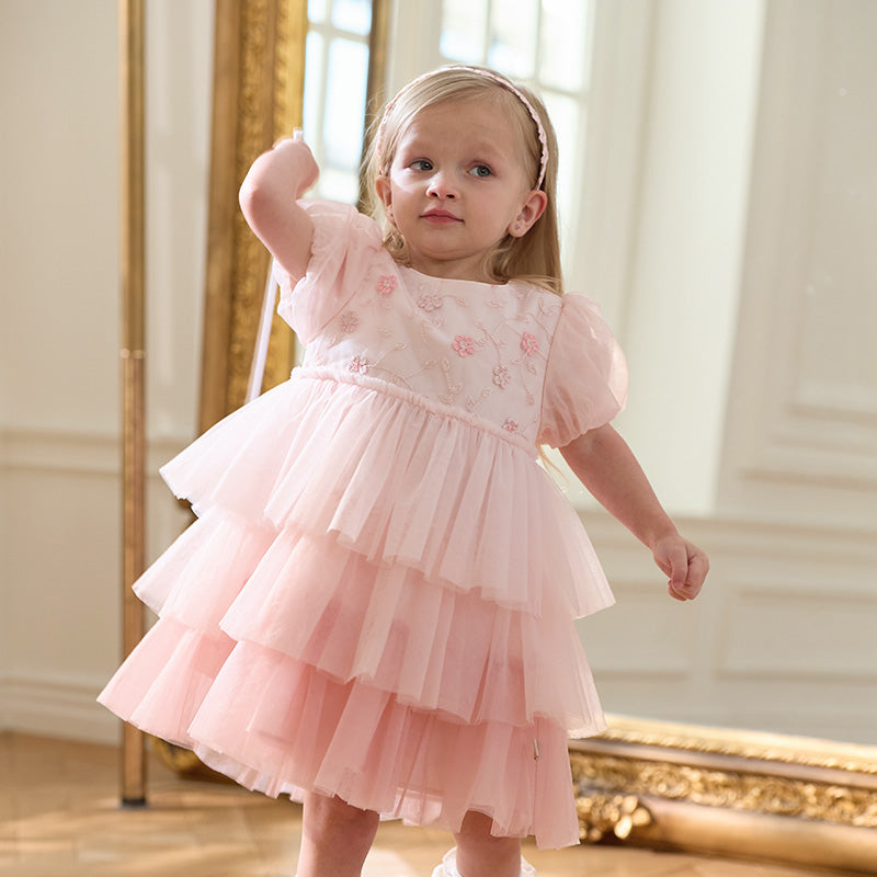 فستان صيفي للبنات الصغيرات من التول الوردي بتدرج ألوان تصميم كيك بأكمام فقاعة لطيفة