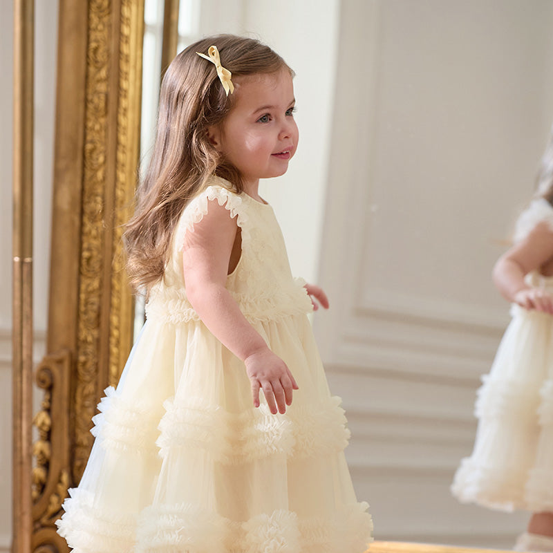 فستان أميرة شبكي للفتيات الصغيرات في الصيف باللون الأصفر الفاتح بدون أكمام مع تطريز