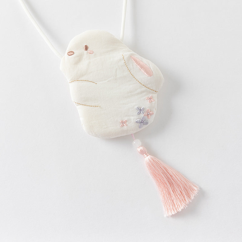 فستان بنات صيفي من التول باللون البيج بأسلوب صيني عصري (يشمل حقيبة كروس)