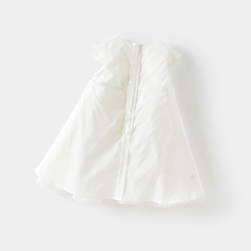 فستان أميرة شبكي بدون أكمام مع فراشات حالمة باللون الأبيض لفتيات صغيرات في الصيف