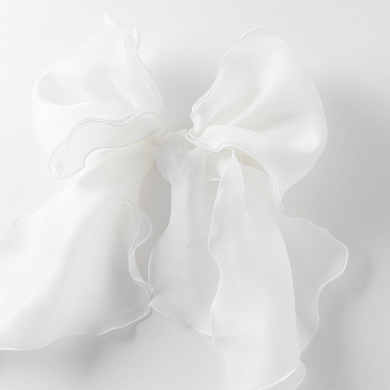 فستان أميرة شبكي بدون أكمام مع فراشات حالمة باللون الأبيض لفتيات صغيرات في الصيف