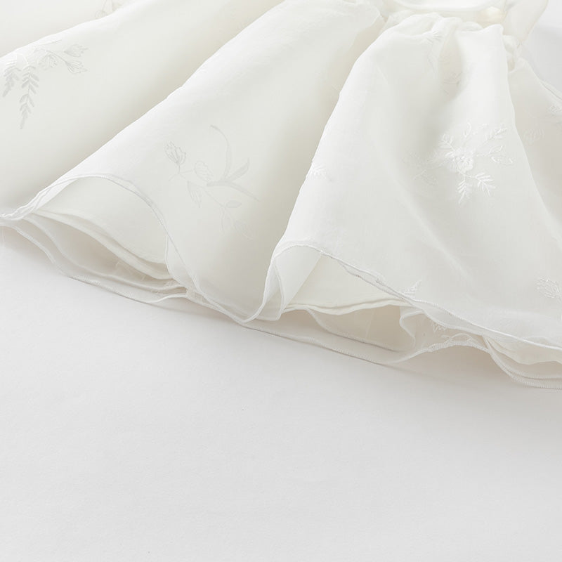 فستان أميرة شبكي بدون أكمام مع فراشات حالمة باللون الأبيض لفتيات صغيرات في الصيف