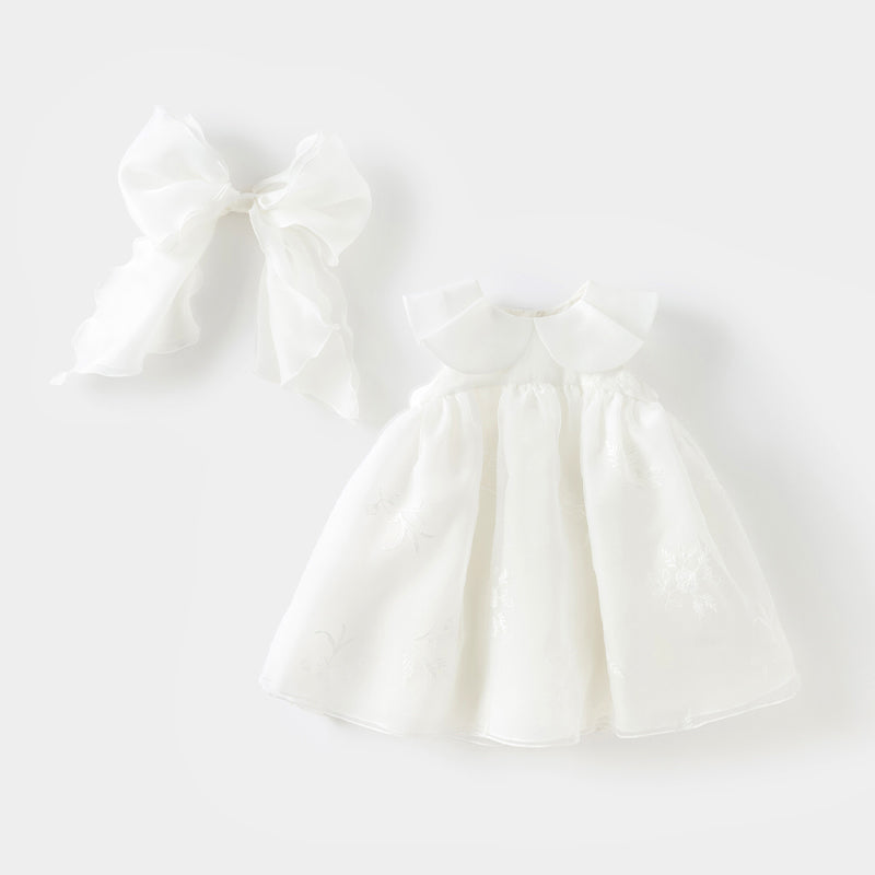 فستان أميرة شبكي بدون أكمام مع فراشات حالمة باللون الأبيض لفتيات صغيرات في الصيف