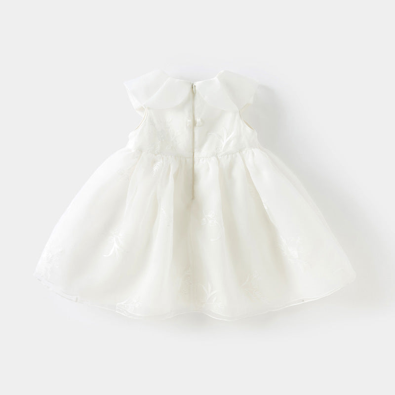 فستان أميرة شبكي بدون أكمام مع فراشات حالمة باللون الأبيض لفتيات صغيرات في الصيف