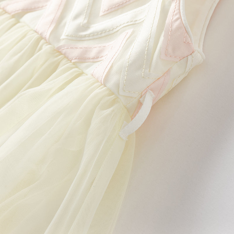 فستان صيفي للبنات الصغيرات من التول باللون الأصفر بدون أكمام مزين بالزهور