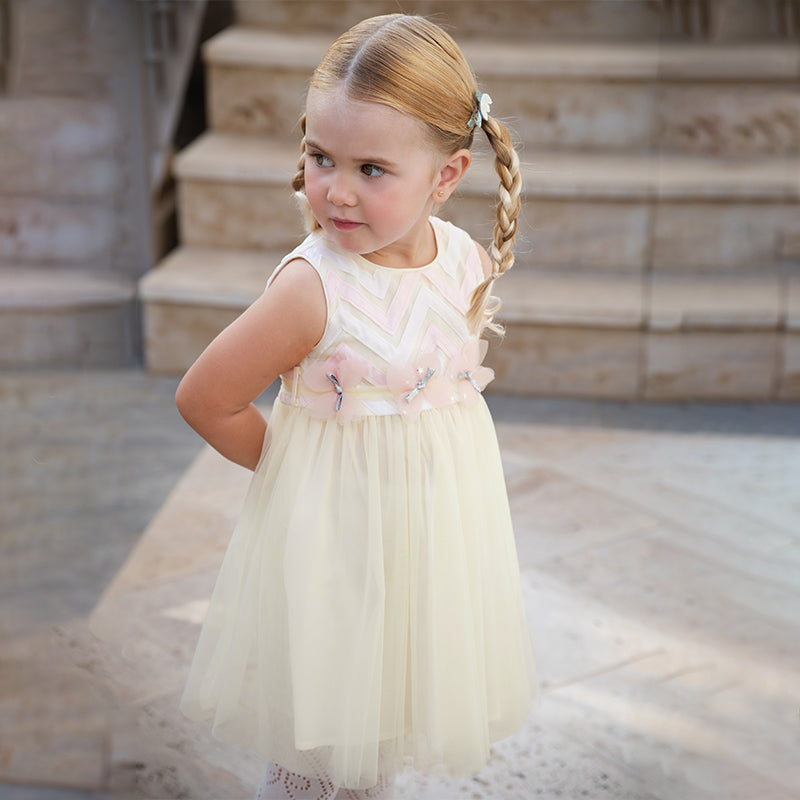 فستان صيفي للبنات الصغيرات من التول باللون الأصفر بدون أكمام مزين بالزهور