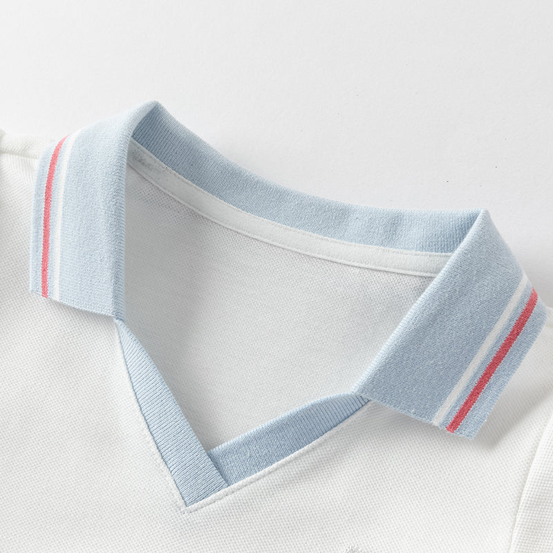 فستان بنات صيفي أبيض بياقة بولو، أسلوب رياضي