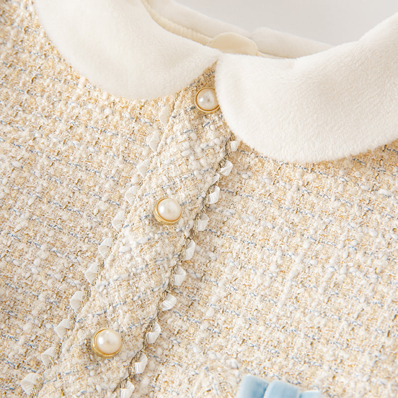 فستان للأطفال بأكمام طويلة من قماش تويد بلون أبيض حليبي مع تنورة من التول، بتصميم كلاسيكي أنيق