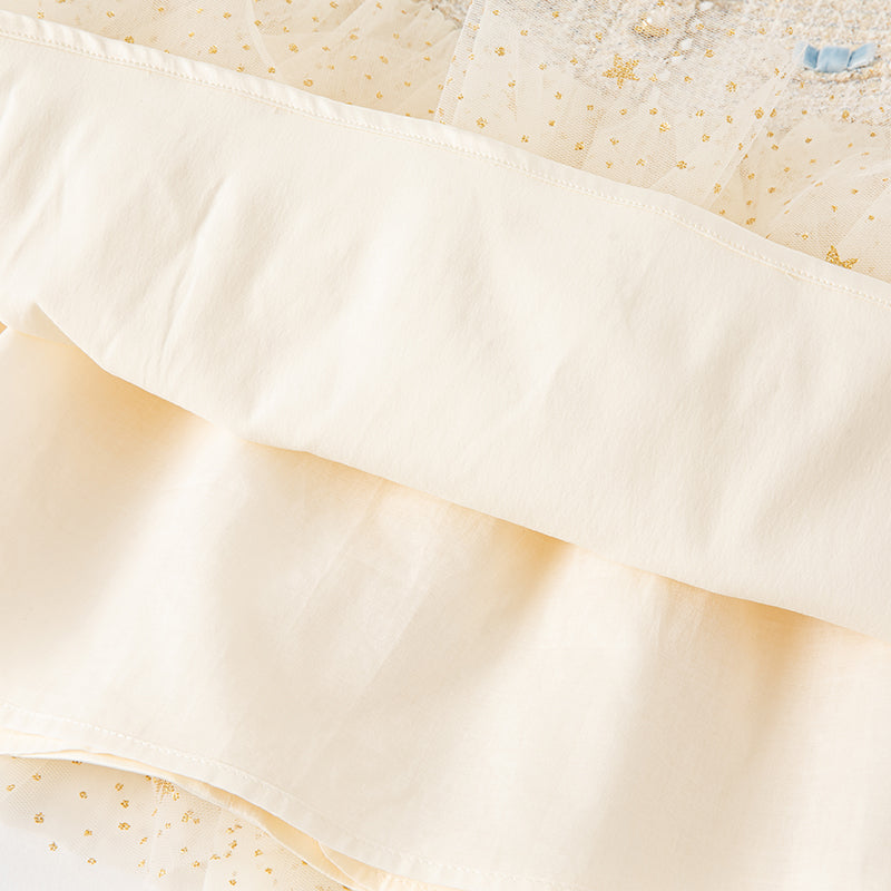 فستان للأطفال بأكمام طويلة من قماش تويد بلون أبيض حليبي مع تنورة من التول، بتصميم كلاسيكي أنيق