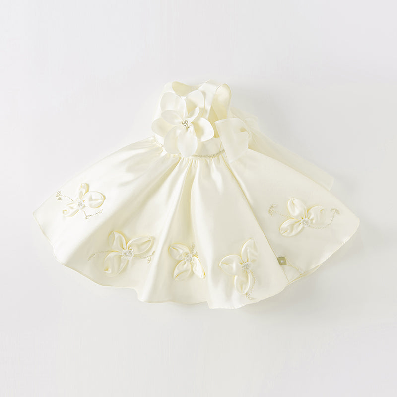 فستان سهرة بناتي بدون أكمام باللون البيج من الساتان، بتصميم أميرة بإطلالة فاخرة