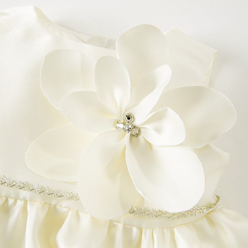 فستان سهرة بناتي بدون أكمام باللون البيج من الساتان، بتصميم أميرة بإطلالة فاخرة