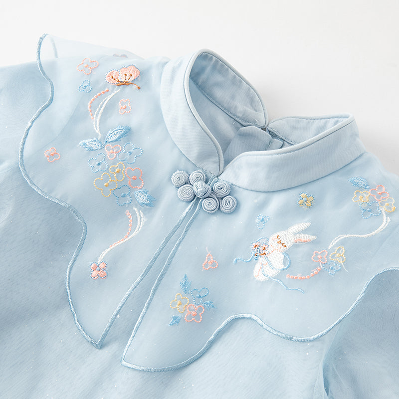 فستان للبنات الصغيرات بأكمام طويلة من التول الأزرق بتصميم صيني جديد مع عناصر أرنب (يشمل حقيبة كروس)