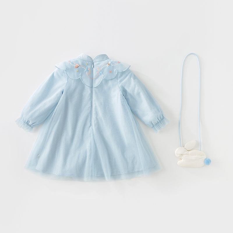 فستان للبنات الصغيرات بأكمام طويلة من التول الأزرق بتصميم صيني جديد مع عناصر أرنب (يشمل حقيبة كروس)