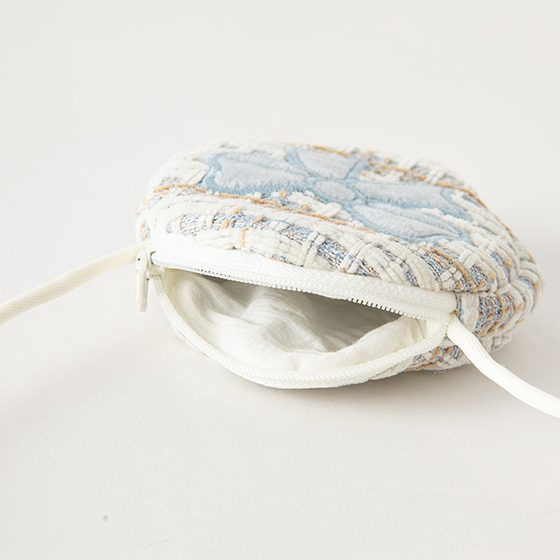 فستان بنات بأكمام طويلة باللون الأزرق الفاتح من قماش تويد محبوك مع تنورة تول بأسلوب أميرة (يشمل حقيبة كروس)