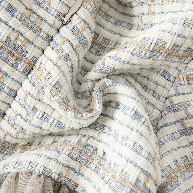 فستان بنات بأكمام طويلة باللون الأزرق الفاتح من قماش تويد محبوك مع تنورة تول بأسلوب أميرة (يشمل حقيبة كروس)