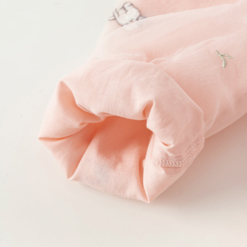 فستان بنات طويل الأكمام من التول باللون الوردي بأسلوب لطيف